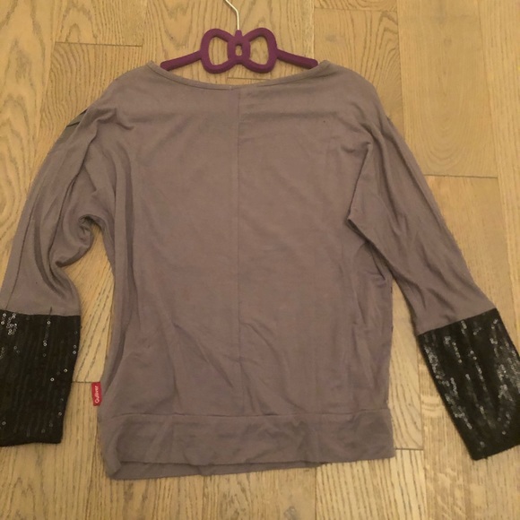 Cute, sequin top. Size 6-7 - Picture 2 of 3